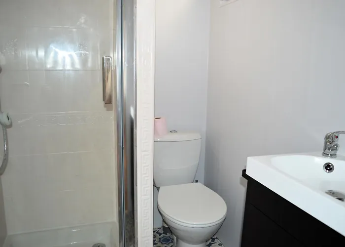 Chez Fabienne, Maison Avec Petite Terrasse Privee Casa de Férias *